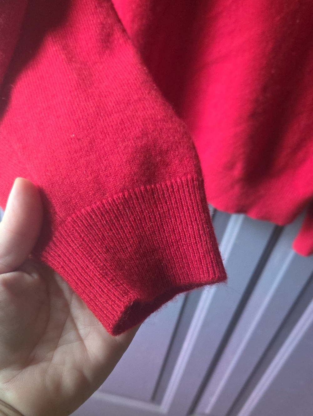 100% Fine Cashmere Club Room Men's V-Neck Sweater in Red Size Medium - Picture 3 of 5